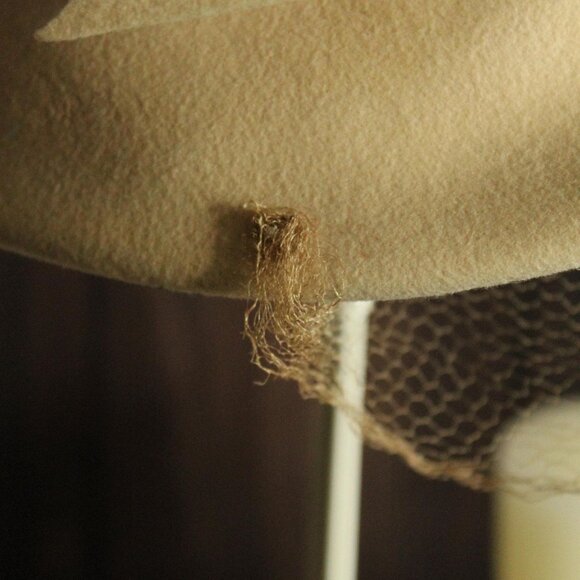 Vintage 1950s Hat, Chapeau Louise Ivory Wool Felt with Birdcage Veil, Rhinestone - Picture 3 of 12